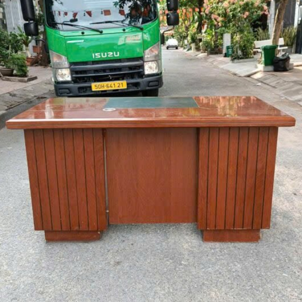Bàn giám đốc gỗ công nghiệp hàng tồn kho, màu nâu đỏ