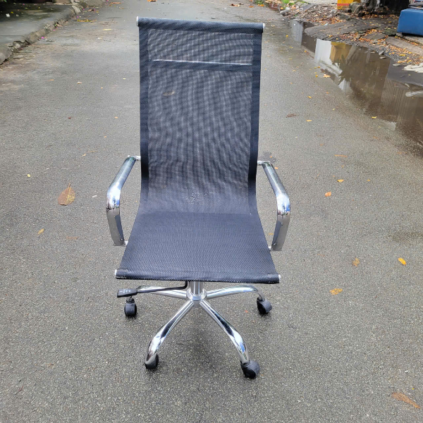 Ghế xoay lưng cao lưới đen, tay vịn inox, chân xoay 5 cánh - hàng thanh lý giá rẻ