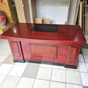 Bàn giám đốc gỗ công nghiệp màu đỏ vân gỗ tự nhiên phủ sơn PU